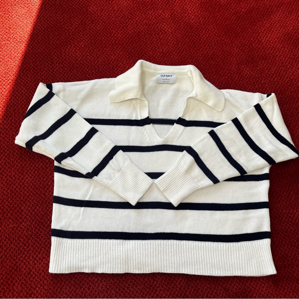 Old Navy Black and White Knit Top